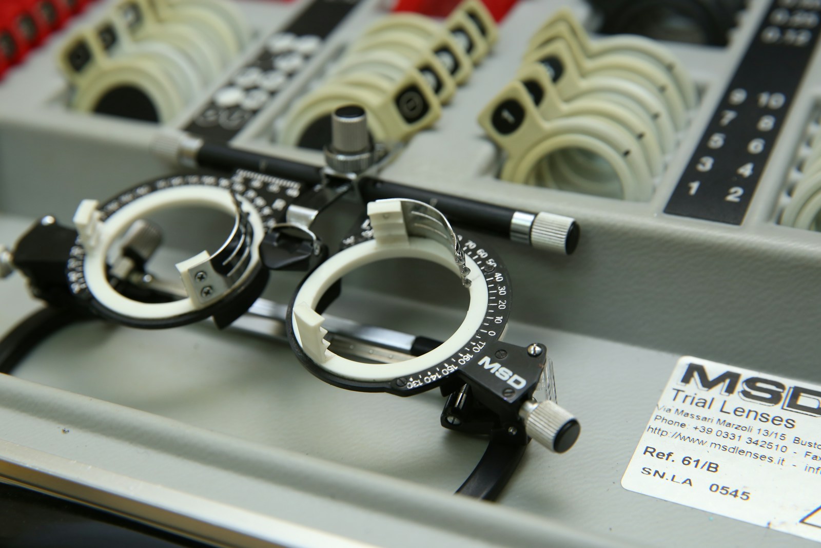 a close up of a machine with a bunch of keys on it